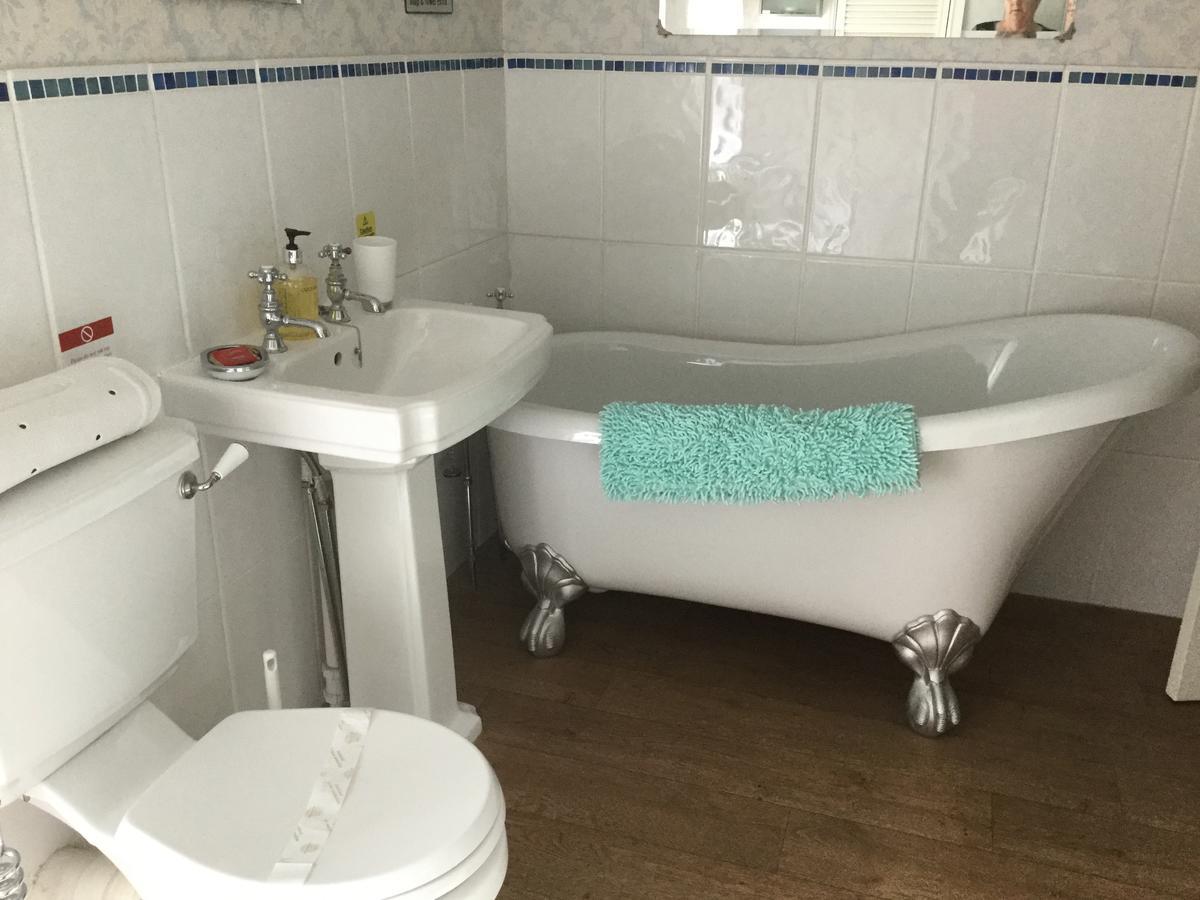 Celyn Villa Bed And Breakfast Holywell  Εξωτερικό φωτογραφία